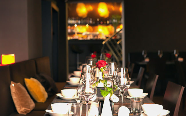 Gedeckter Tisch bei Interieur Fotoshooting Restaurant Cham | Fotograf für Architektur, Interieur, Werbung